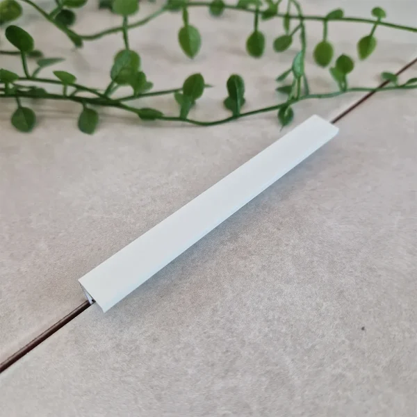 A image of the genesis esa.02 metal tile trim in a matt white finish. Matt white tile trim is available in 8mm, 10mm and 12mm.